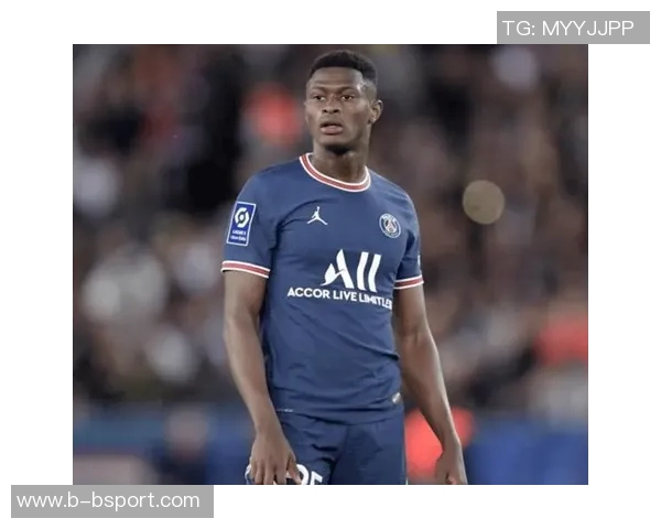 努诺门德斯伤愈复出巴黎官方发布训练照片展现积极状态 努诺门德斯伤愈复出巴黎官方发布训练照片展现积极状态