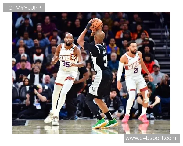 布克手感低迷却助攻频频半场仅得6分4失误展现团队配合