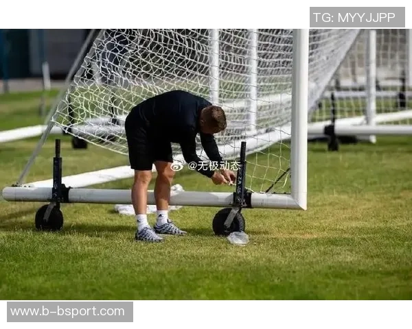 曼联球员因卡灵顿基地翻修后训练时间延长享受更优质的训练环境
