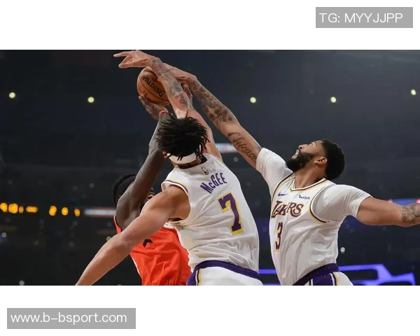 文班明天对湖人出战成疑若身体状况良好将有望参赛