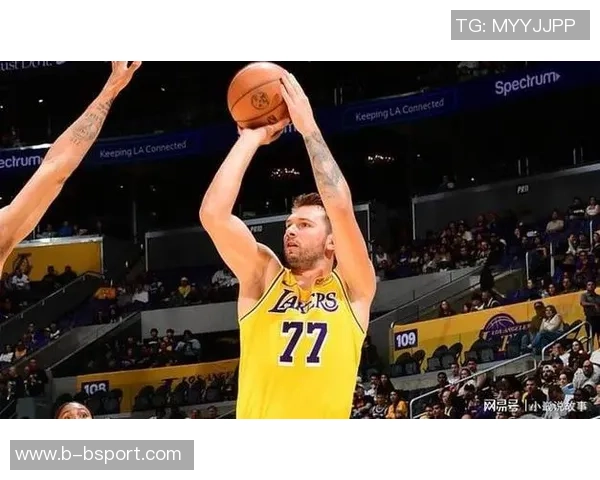 东契奇季前赛表现出色轻松砍下31分5板9助展现瘦身效果 东契奇季前赛表现出色轻松砍下31分5板9助展现瘦身效果