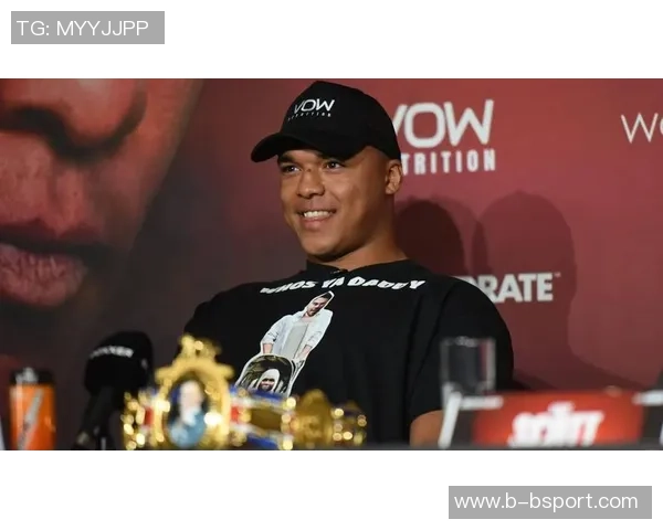 法比奥幽默回应裤子破洞事件揭示他为比赛付出的努力与坚持