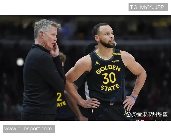 库里解析球队四人得分20的战术布局与个人影响力