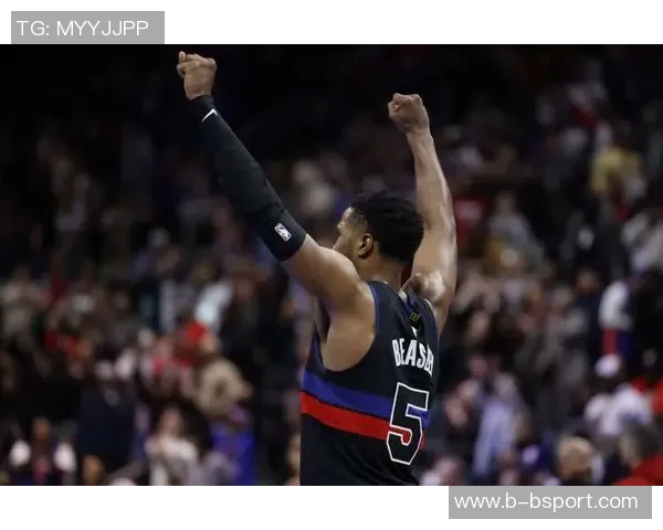 爱德华兹高效得分难救主球队失利全场19投11中砍下31分表现依旧亮眼