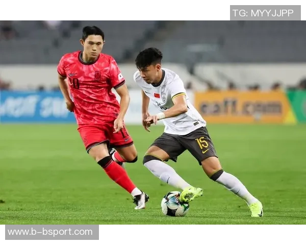 U15国足角球失误直接出底线展现脚法不足引发热议 U15国足角球失误直接出底线展现脚法不足引发热议